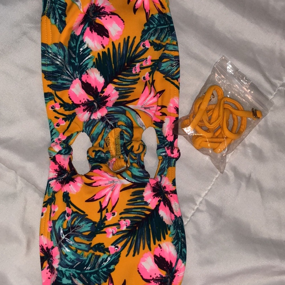 Women’s bikini tops